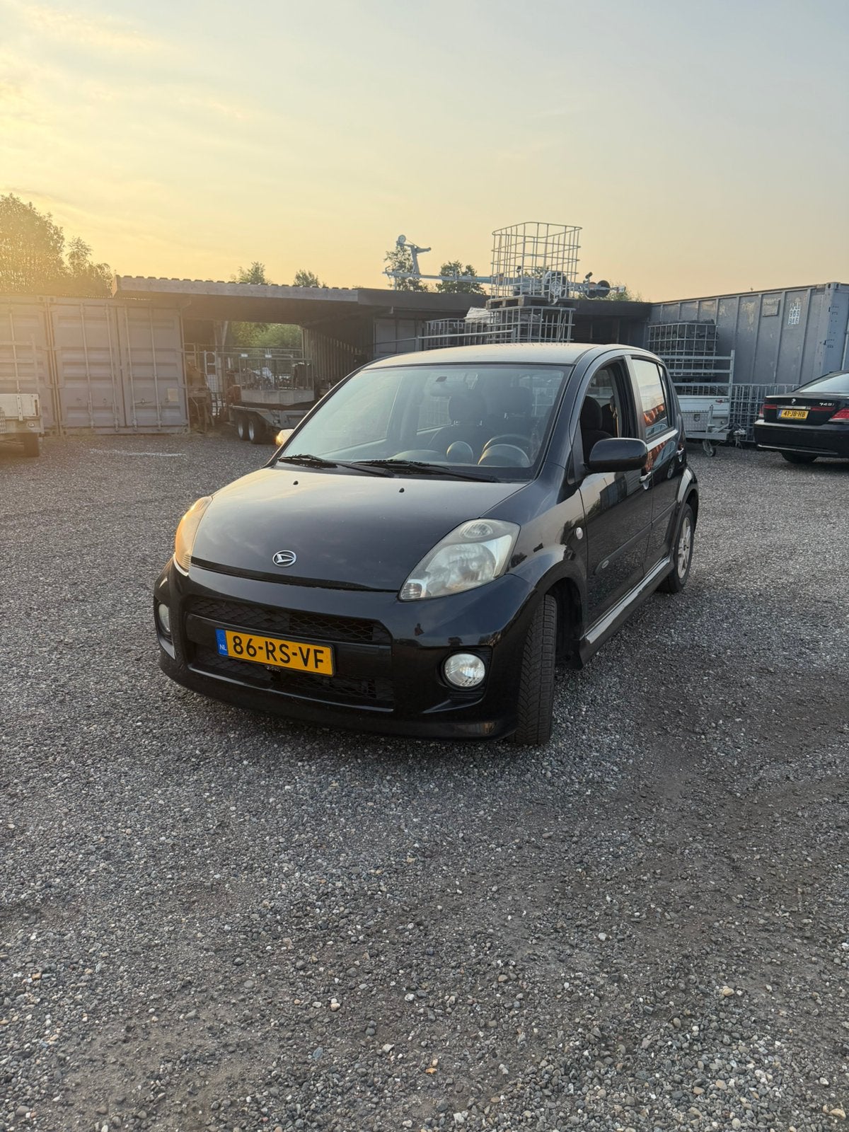 Daihatsu Sirion 1.3 2005 Zwart, Auto's, Voorwielaandrijving, 40 €/maand, 4 cilinders, Zwart