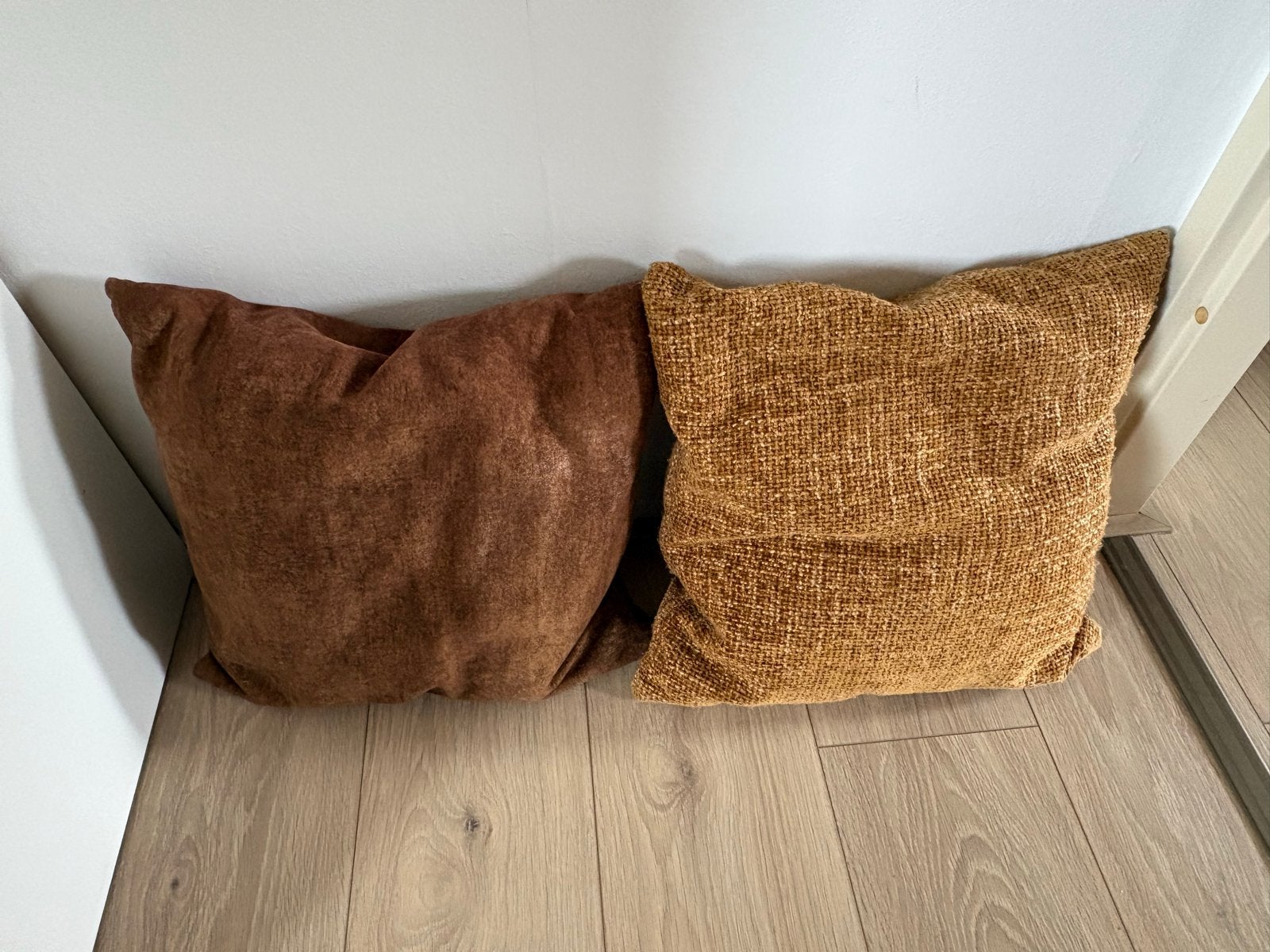 Set van 2 sierkussens bruin/oker met wasbare hoes, Overige merken, Gebruikt, Bruin, Inclusief binnenkussen