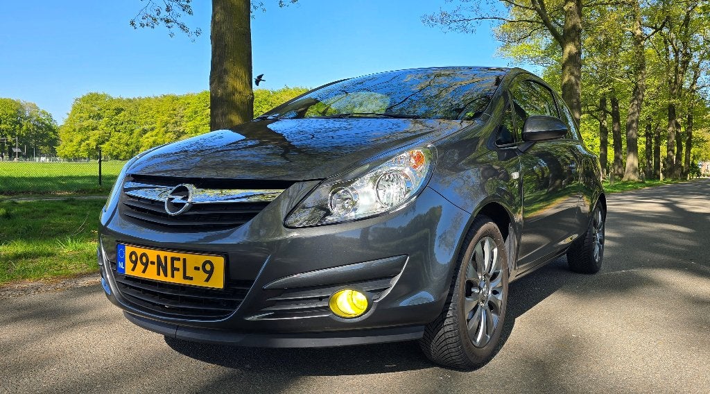 Opel Corsa 1.4 16V 3D 2010, Grijs (111 Edition), Auto's, Voorwielaandrijving, Euro 5, 40 €/maand, 1398 cc