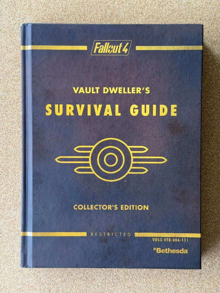Retro Game Guide Fallout 4 limited edition hard cover, Ophalen of Verzenden, Zo goed als nieuw, Onbekend