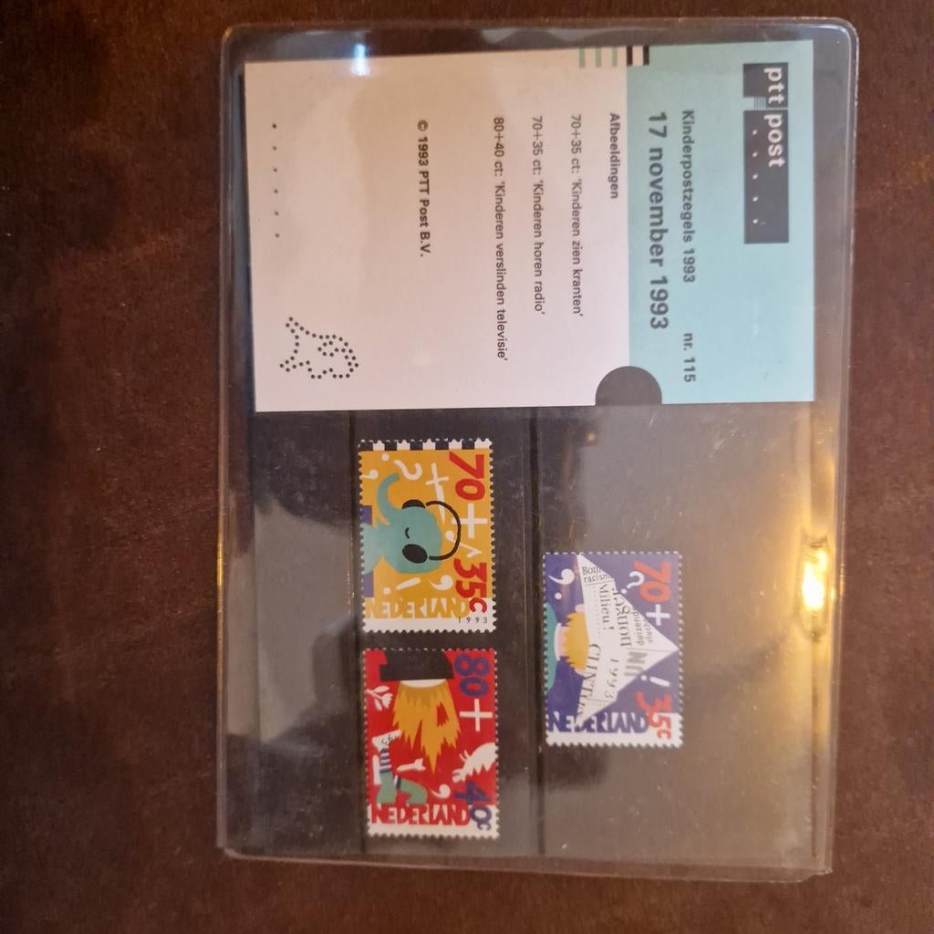 postzegelmapje 115 Kinderpostzegels 1993 Kind en Media, Postzegels en Munten, Postzegels | Nederland, Ophalen of Verzenden