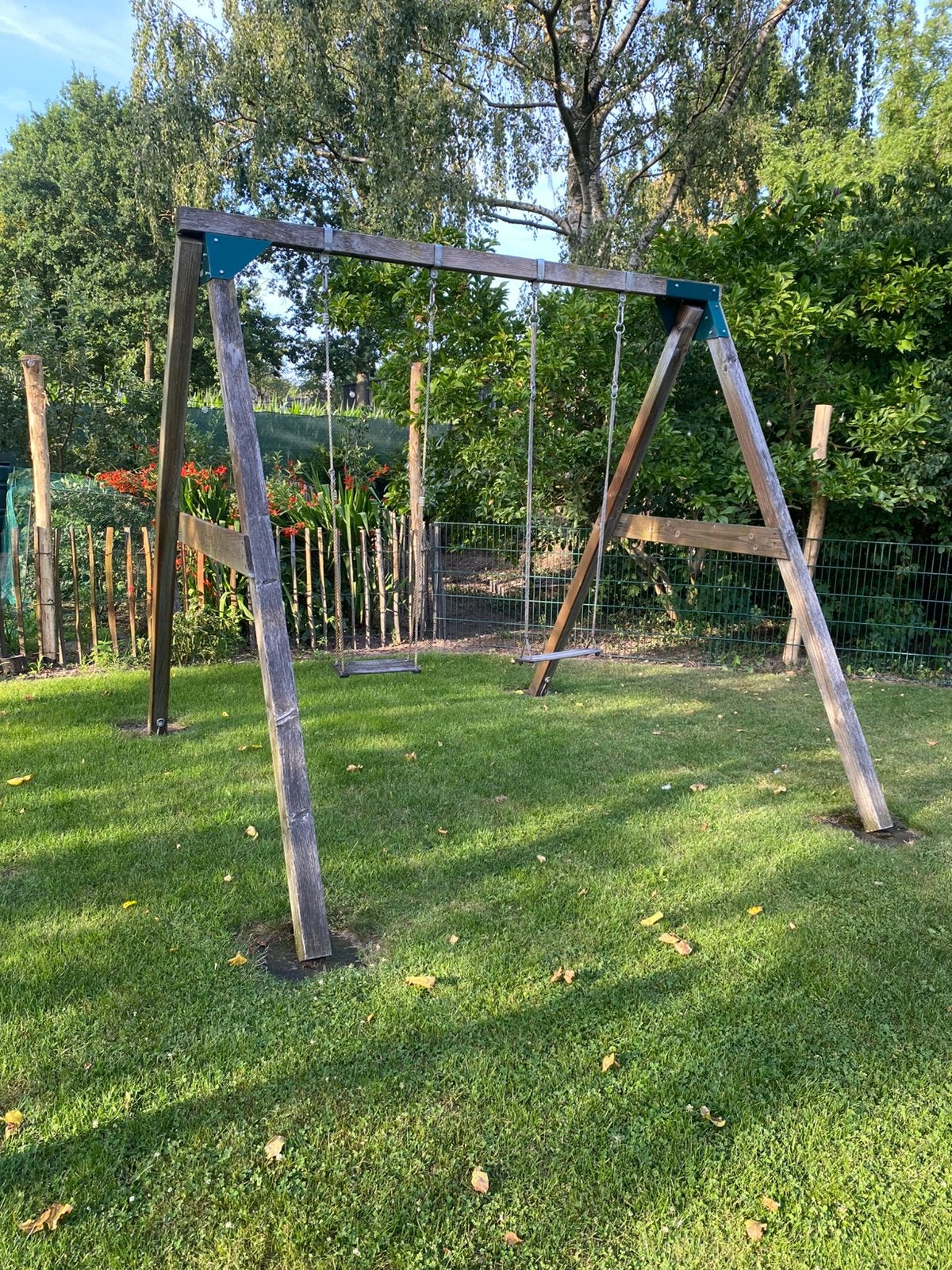 Houten schommel met stalen ankers en verbindingstukken, Ophalen, Zo goed als nieuw, Schommel
