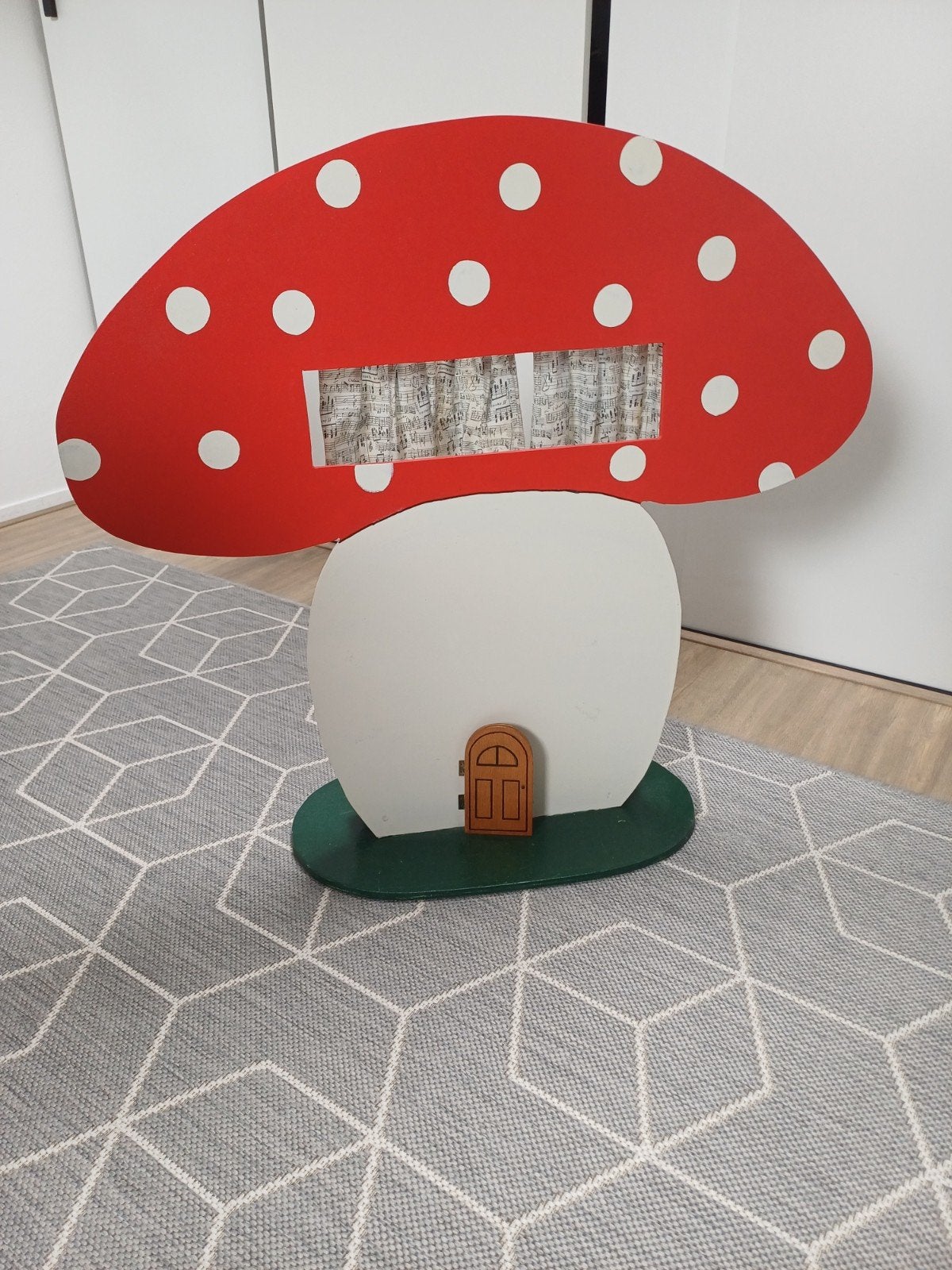 Poppenkast paddenstoel inclusief poppen, Ophalen, Gebruikt, Jongen of Meisje