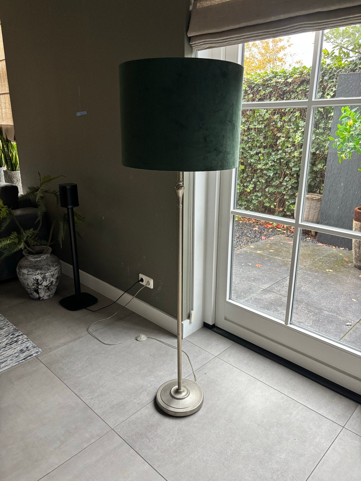 Stijlvolle vloerlamp met groene velours kap, Ophalen, Gebruikt, 100 tot 150 cm, E27 (groot)