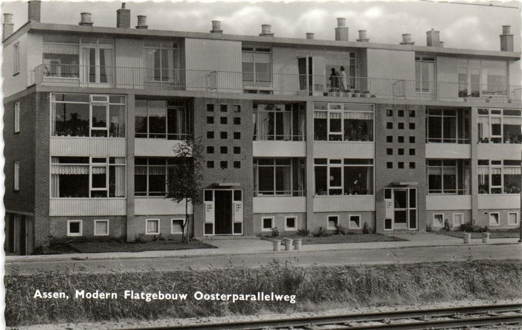 Assen, Modern Flatgebouw Oosterparallelweg - ongelopen, Ophalen of Verzenden, 1960 tot 1980, Ongelopen, Drenthe