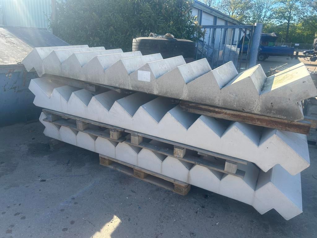 Betonnen trappen, Ophalen, Zo goed als nieuw, Overige materialen, Minder dan 4 cm