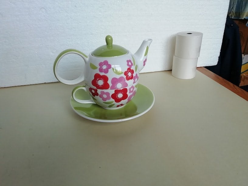 Thee voor één: Theepot, kop en schotel met bloemen, Cha Cult, Huis en Inrichting, Keramiek, Ophalen of Verzenden, Zo goed als nieuw