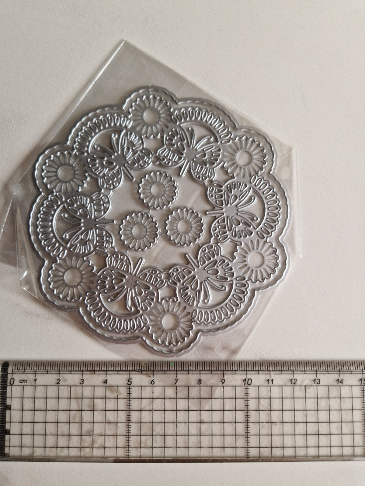 Metalen snijmal cirkel met vlinders en bloemen, Hobby en Vrije tijd, Ophalen of Verzenden, Nieuw