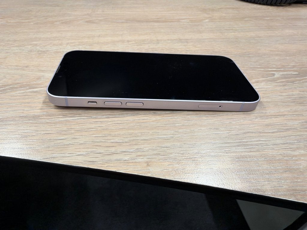 Foto 5 van Apple iPhone 14 256GB paars | Doos + kabel  | Nette staat