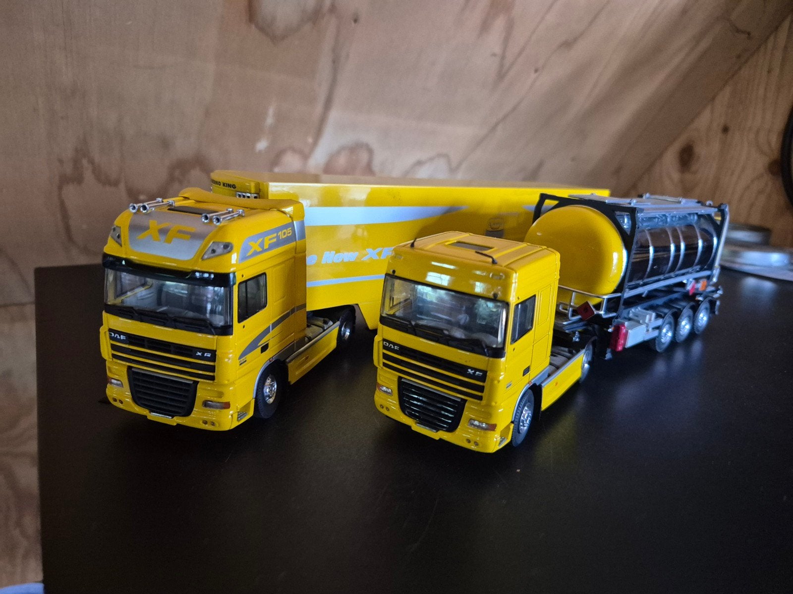 DAF XF 105 modelvrachtwagens met opleggers, Ophalen of Verzenden