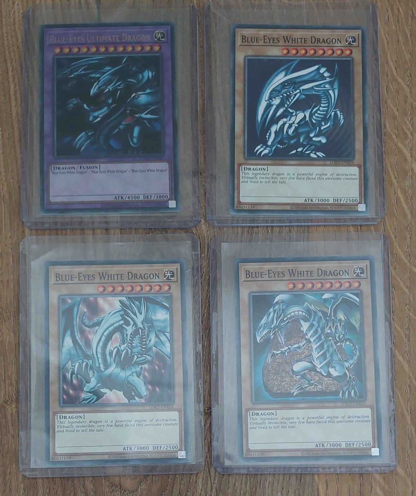 Yu-Gi-Oh! Blue-Eyes Ultimate Dragon & Blue-Eyes White Dragon, Ophalen of Verzenden, Zo goed als nieuw, Meerdere kaarten