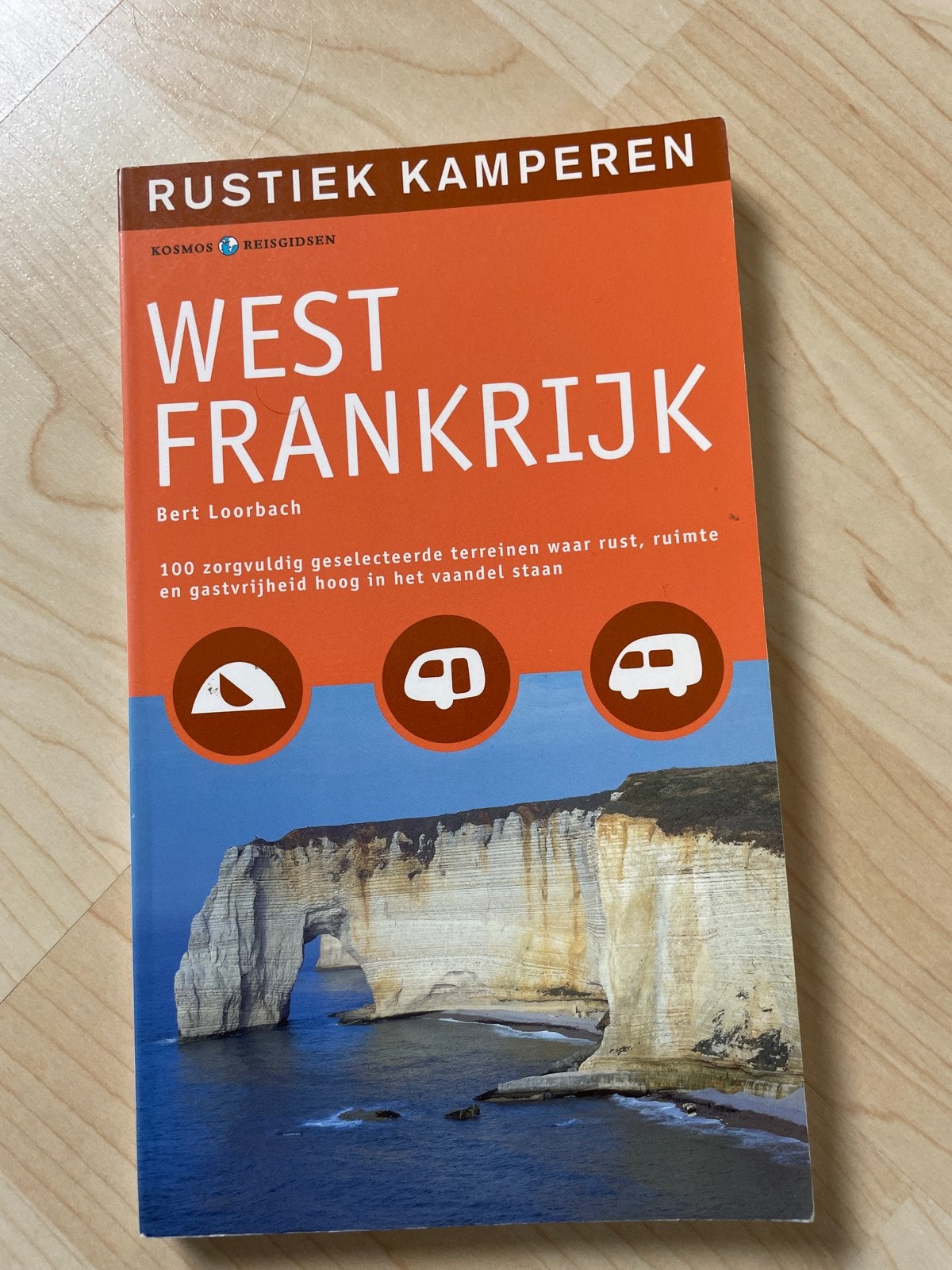 Rustiek Kamperen West Frankrijk - Kosmos Reisgidsen, Europa, Ophalen of Verzenden, Reisgids of -boek, Gelezen