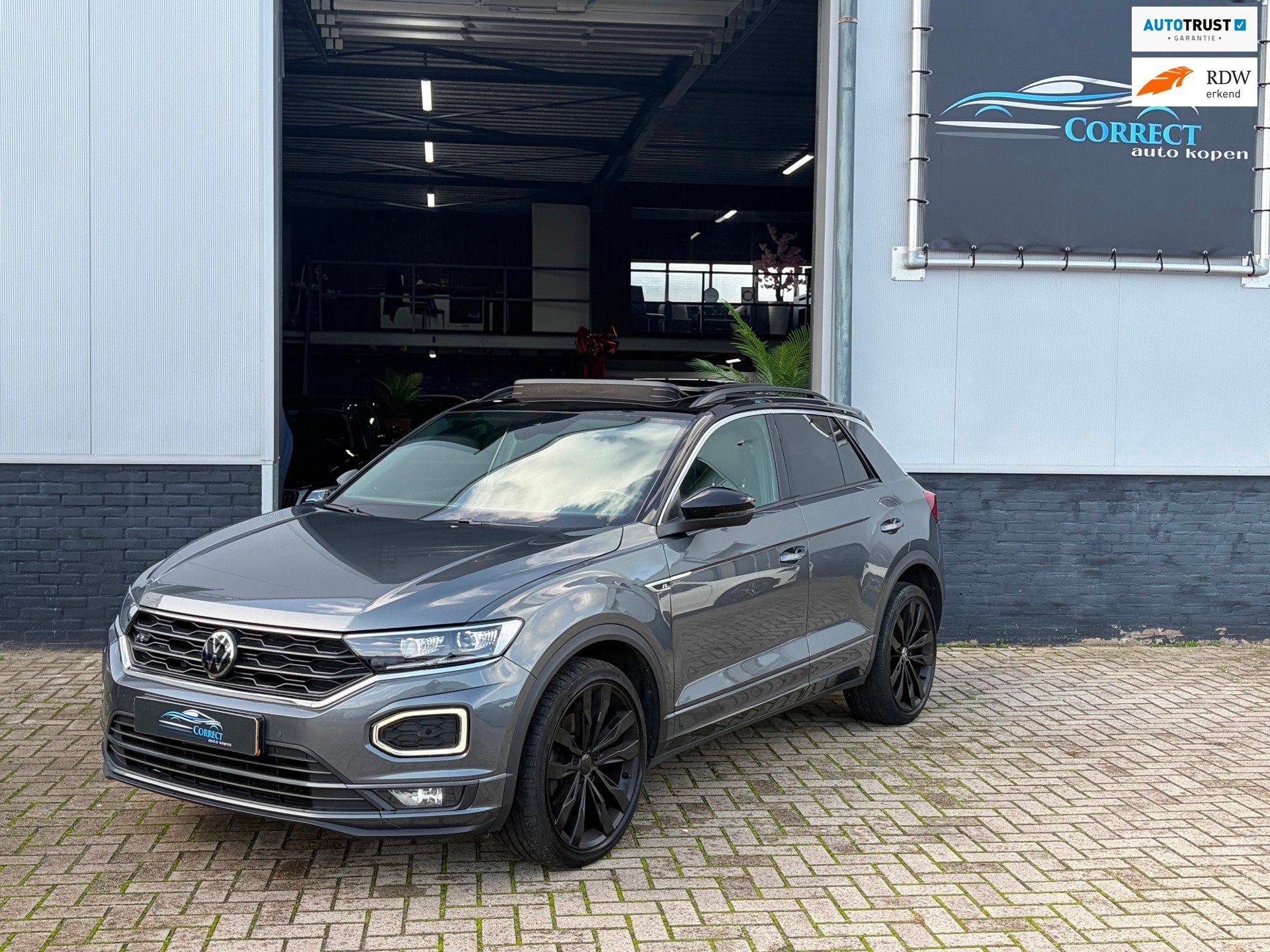 Volkswagen T-ROC 1.5 TSI 3x R-Line|Pano|Beats|ACC|Trekhaak|1, Auto's, Dealer onderhouden, Euro 6, 4 cilinders, 150 pk