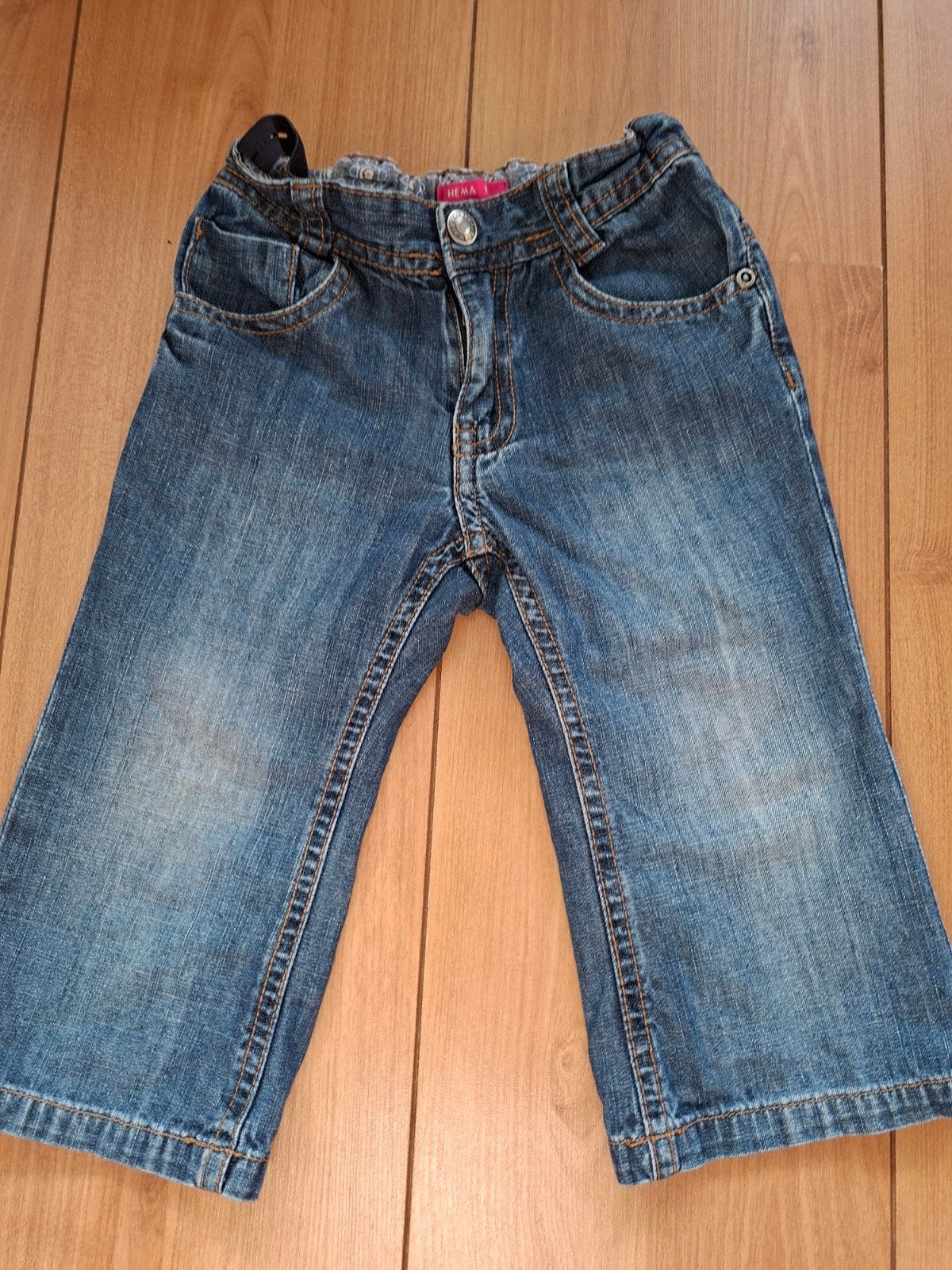 Stoere Hema spijkerbroek met wijde pijp, maat 86, Gebruikt, Broekje, Meisje, Ophalen of Verzenden