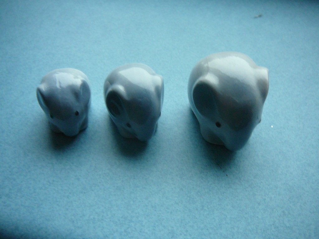 3 grijze stenen olifantjes (3, 2,5 en 2 cm.), Ophalen of Verzenden, Zo goed als nieuw, Dier