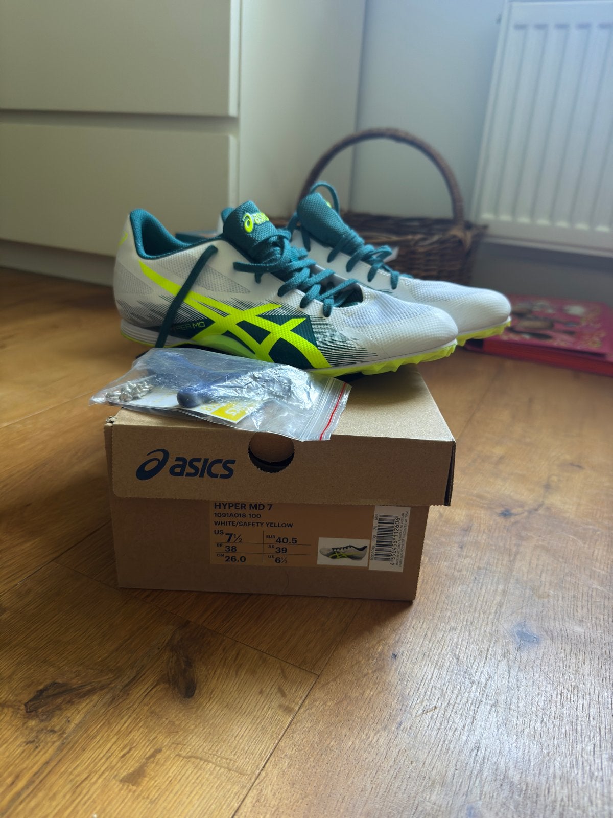Asics spikes Hyper MD 7 maat 40,5, Sport en Fitness, Loopsport en Atletiek, Ophalen of Verzenden, Zo goed als nieuw, Spikes, Hardlopen
