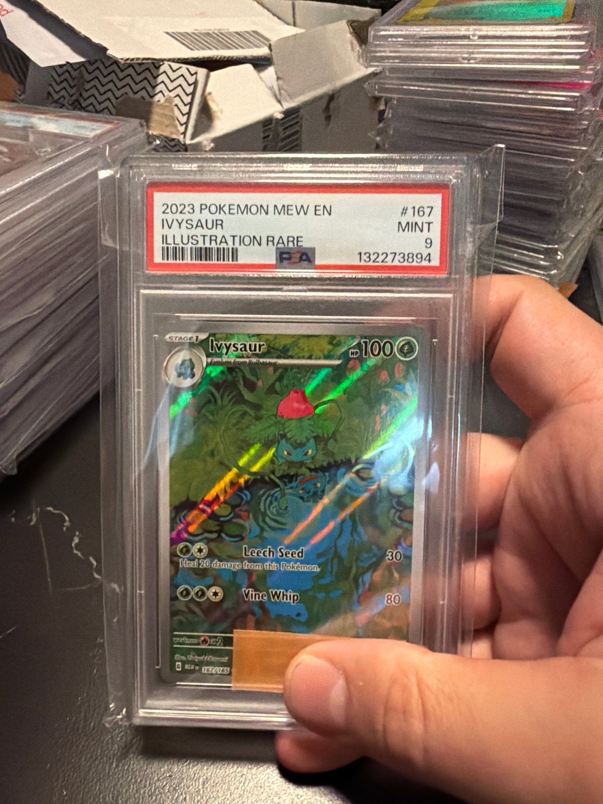 2023 Pokemon Mew en Ivysaur #167 PSA 9 MINT, Ophalen of Verzenden, Zo goed als nieuw, Losse kaart