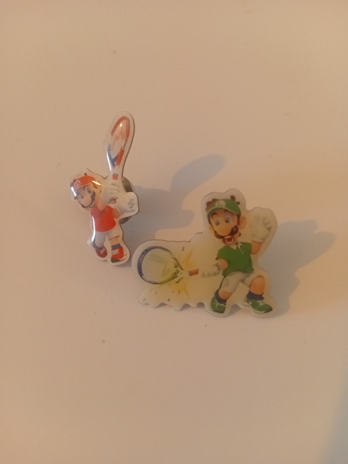 Nintendo Super Mario & Luigi Tennis Pins - Collectie, Ophalen of Verzenden, Zo goed als nieuw, Speldje of Pin