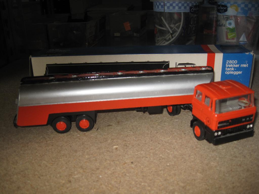 Lion car 62 - Daf trekker met tankoplegger, Ophalen of Verzenden, Zo goed als nieuw, Bus of Vrachtwagen, Lion Toys