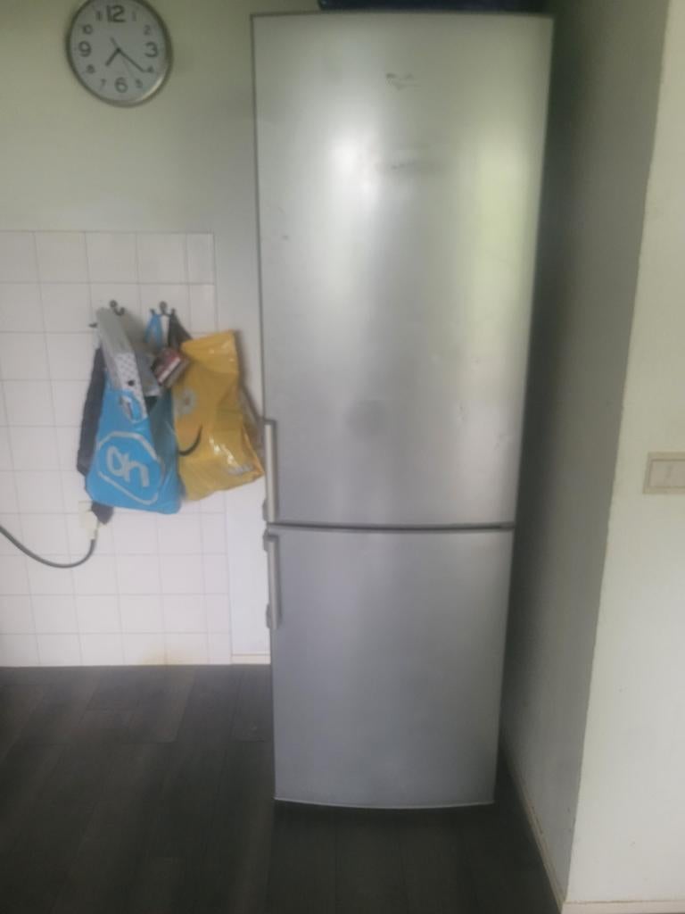 Koelkast whirlpool.koelt niet meer.gratis, 200 liter of meer, Ophalen of Verzenden, Zonder vriesvak, 160 cm of meer