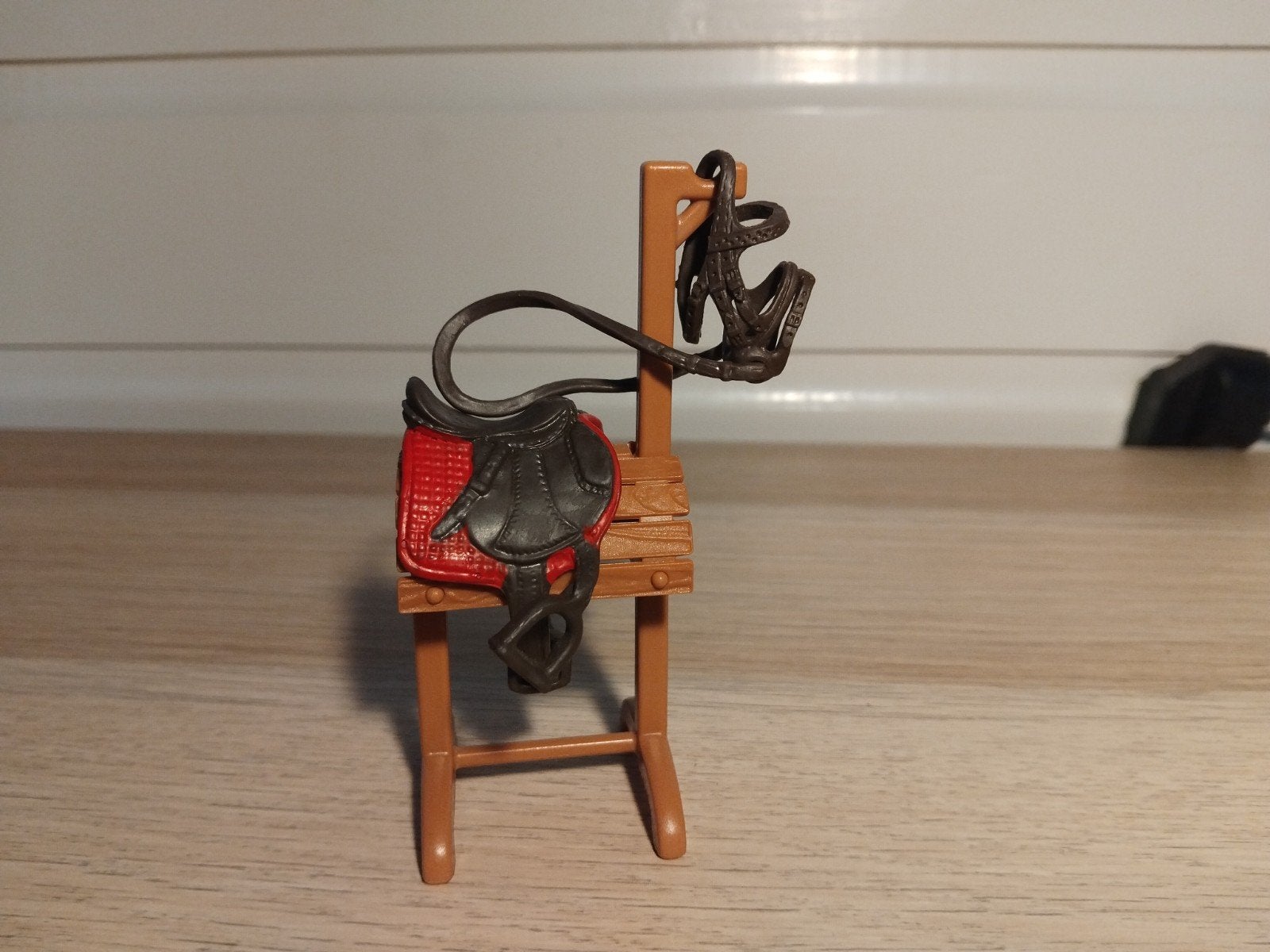 Schleich zadel met hoofdstel en bok, Ophalen of Verzenden, Nieuw