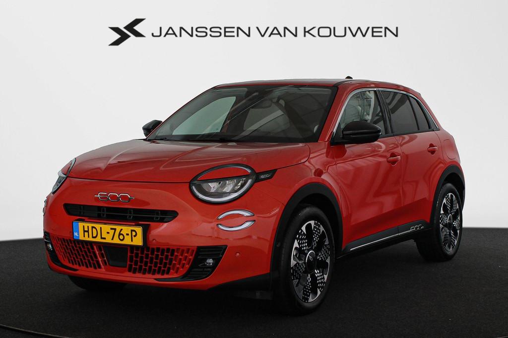 Fiat 600e La Prima 54 kWh Pt. Lease va €499,- Leder Achter, Auto's, Fiat, Gebruikt, Origineel Nederlands, SUV of Terreinwagen
