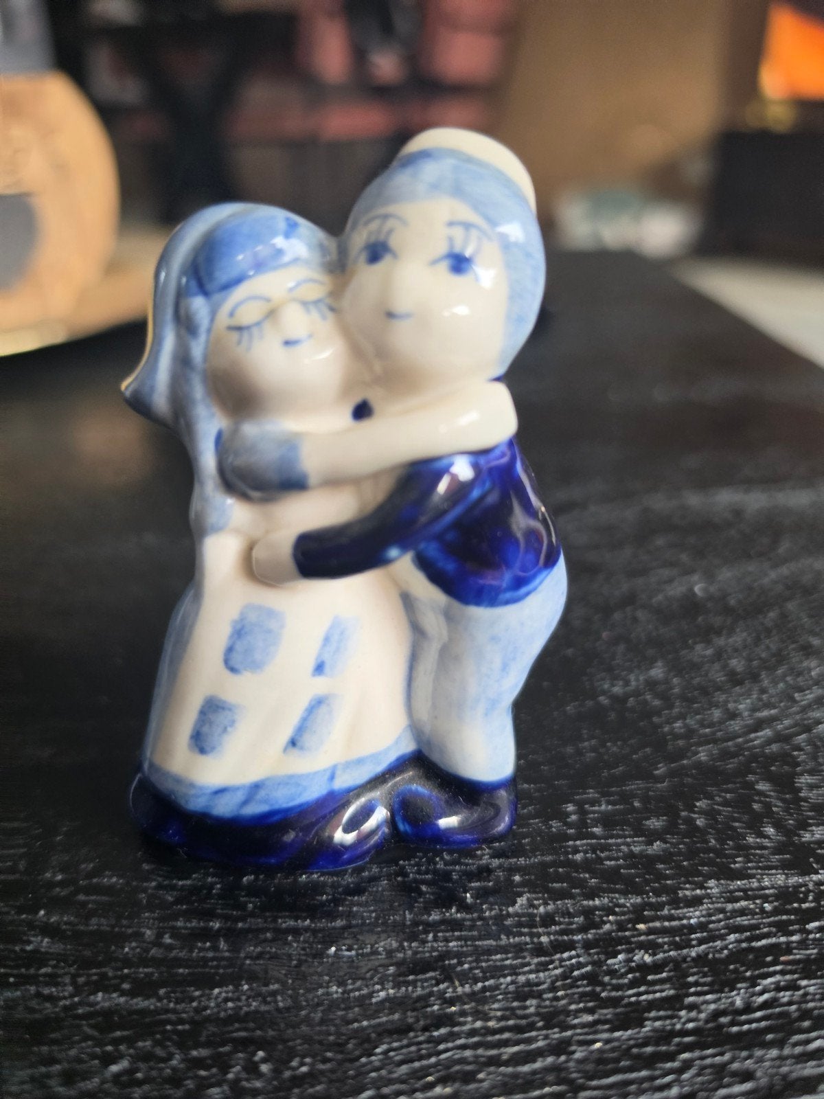 Delfts Blauw beeldje en kerstbal - Handgeschilderd, Ophalen of Verzenden