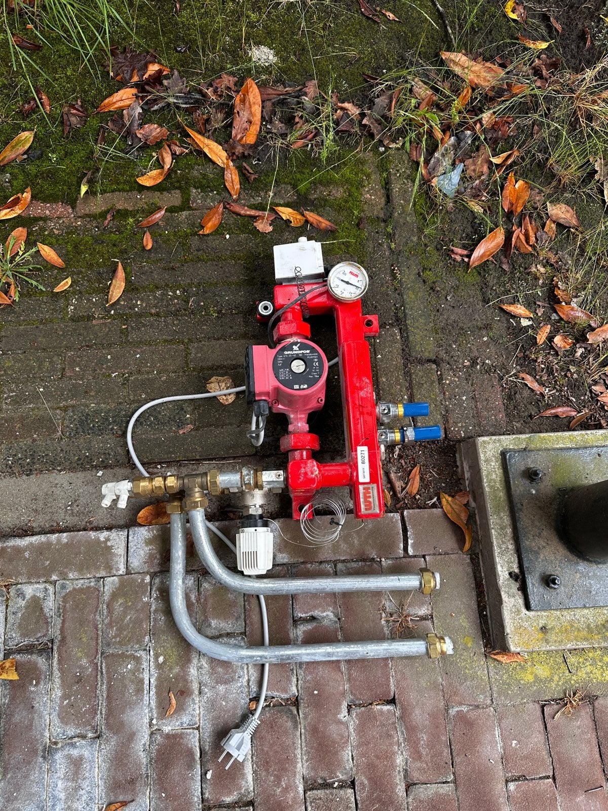 GRATIS - Verdeler vloerverwarming (oud ijzer), Doe-het-zelf en Verbouw, Verwarming en Radiatoren, Ophalen, 30 tot 80 cm, Radiator
