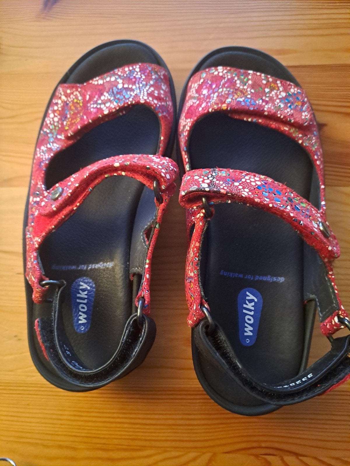 Wolky sandalen, maat 37, rood gebloemd leer,zo goed als nieu, Kleding | Dames, Ophalen of Verzenden, Zo goed als nieuw, Rood, Sandalen of Muiltjes