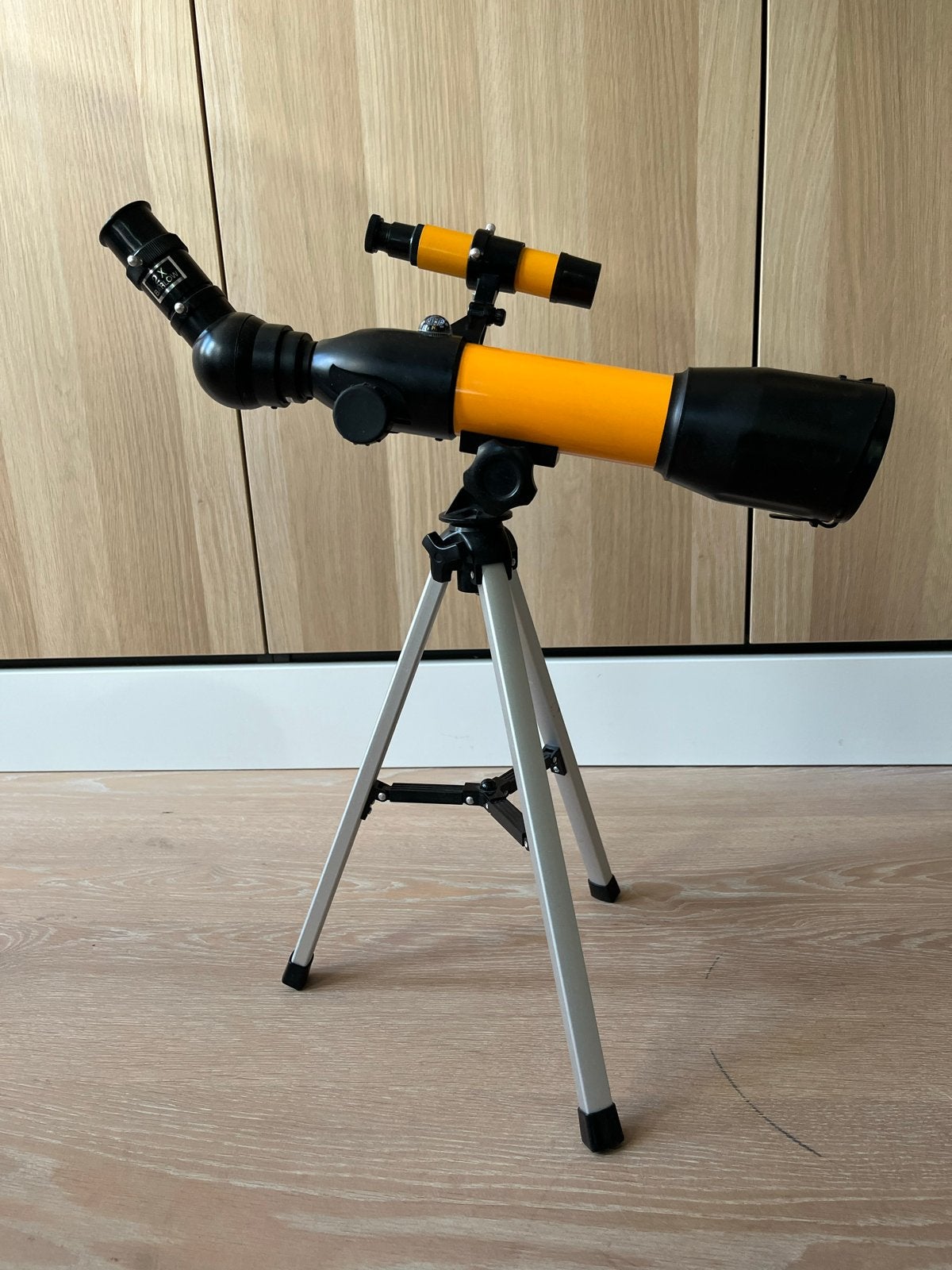 Telescoop met statief - Ideaal voor beginners, Lenzentelescoop (refractor), Met statief, Ophalen of Verzenden, Zo goed als nieuw