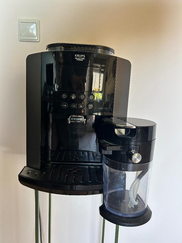 Krups EA819E Quattro Force espresso machine, Witgoed en Apparatuur, Koffiemachine-accessoires, Ophalen, Gebruikt, Koffiebonen