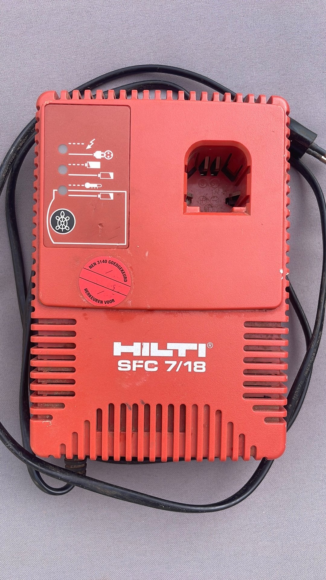 Accu lader Hilti sfc 7/18, Ophalen of Verzenden, Gebruikt