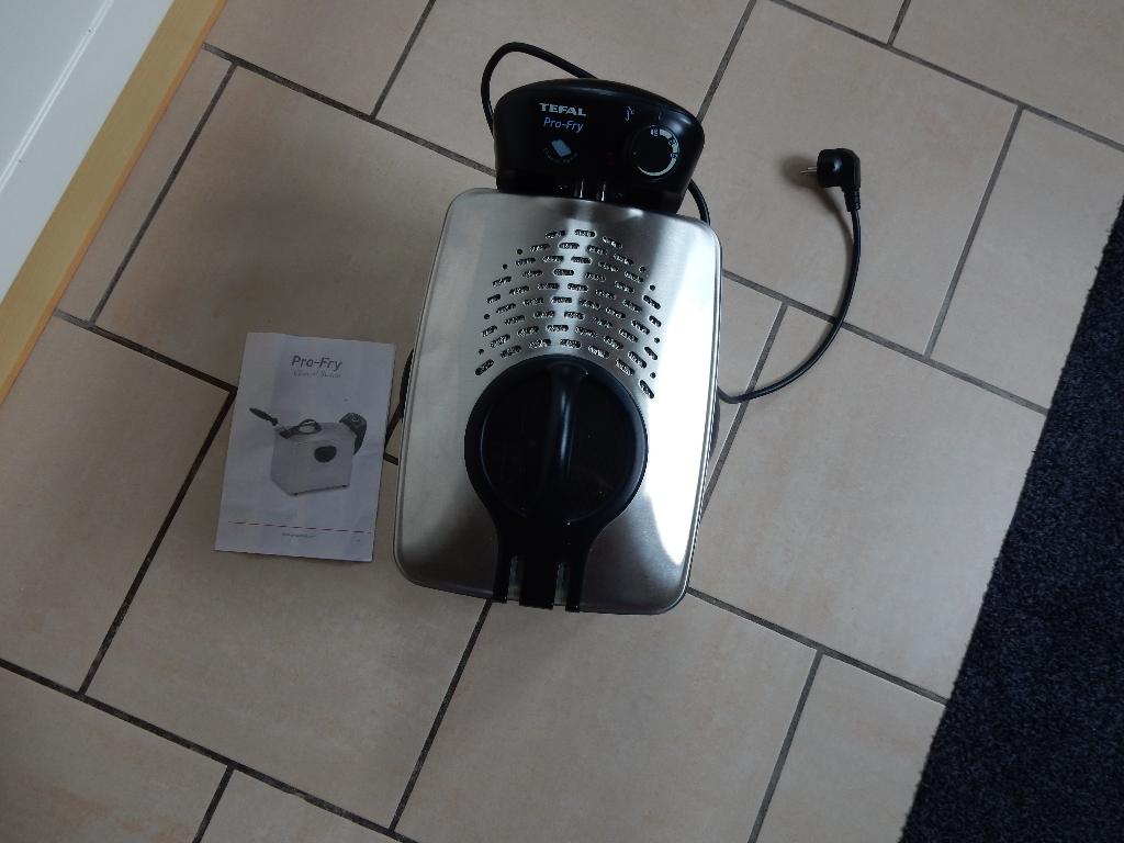 Frituurpan Pro Frij clean oil system van Tefal, Witgoed en Apparatuur, Frituurpannen, 3 tot 4 liter, Ophalen, Gebruikt, Uitneembare binnenpan