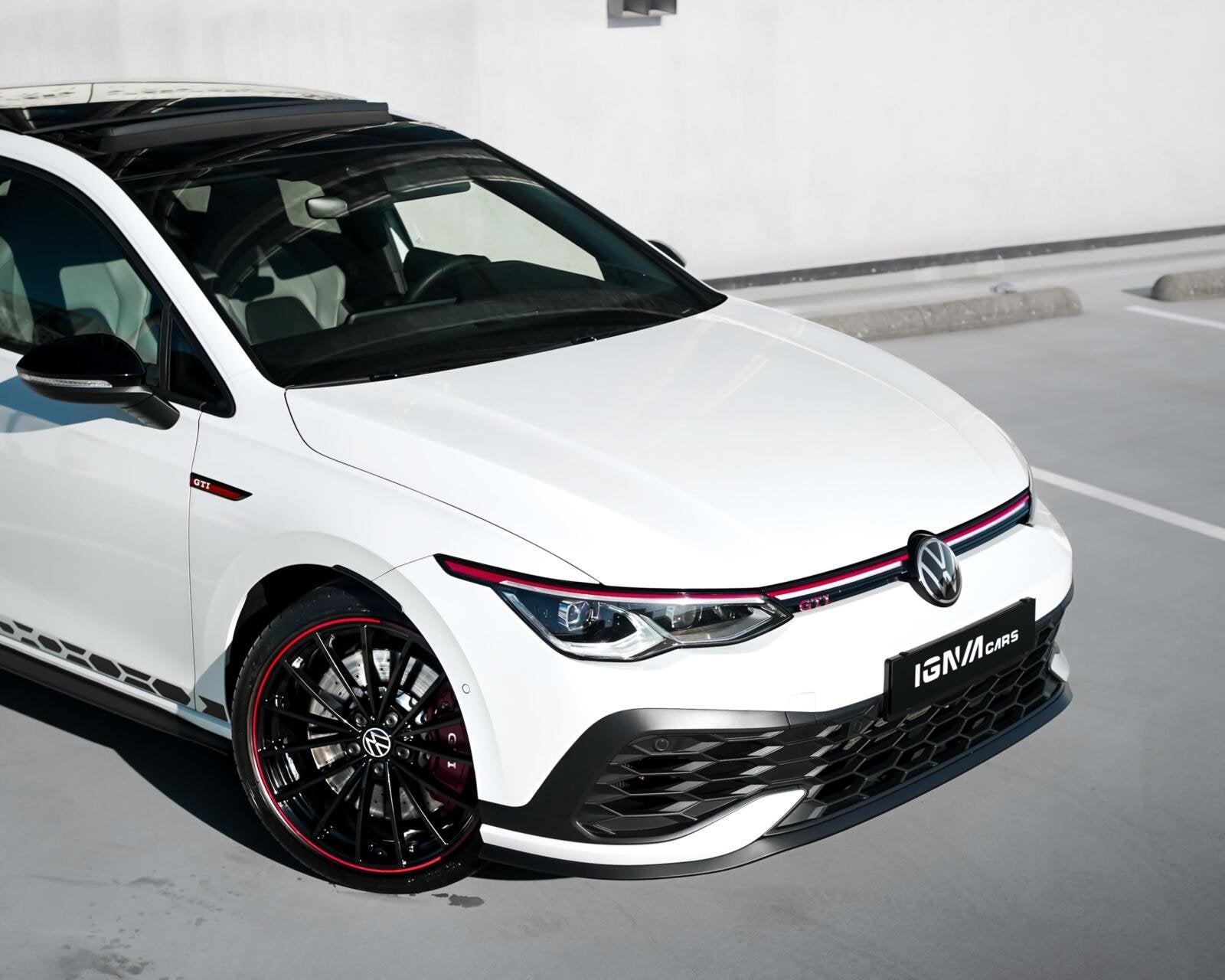 VW Golf GTI Clubsport 45| AKRA | PANO | DDC | LEER | H&K, Auto's, Volkswagen, Zwart, 4 cilinders, 1984 cc, Wit