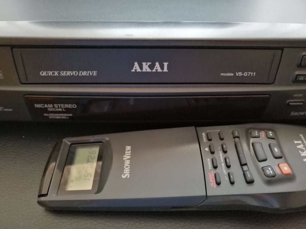 Akai VS-G711 VHS video cassette recorder vs g711 remote, Ophalen of Verzenden, Gebruikt, VHS-speler of -recorder