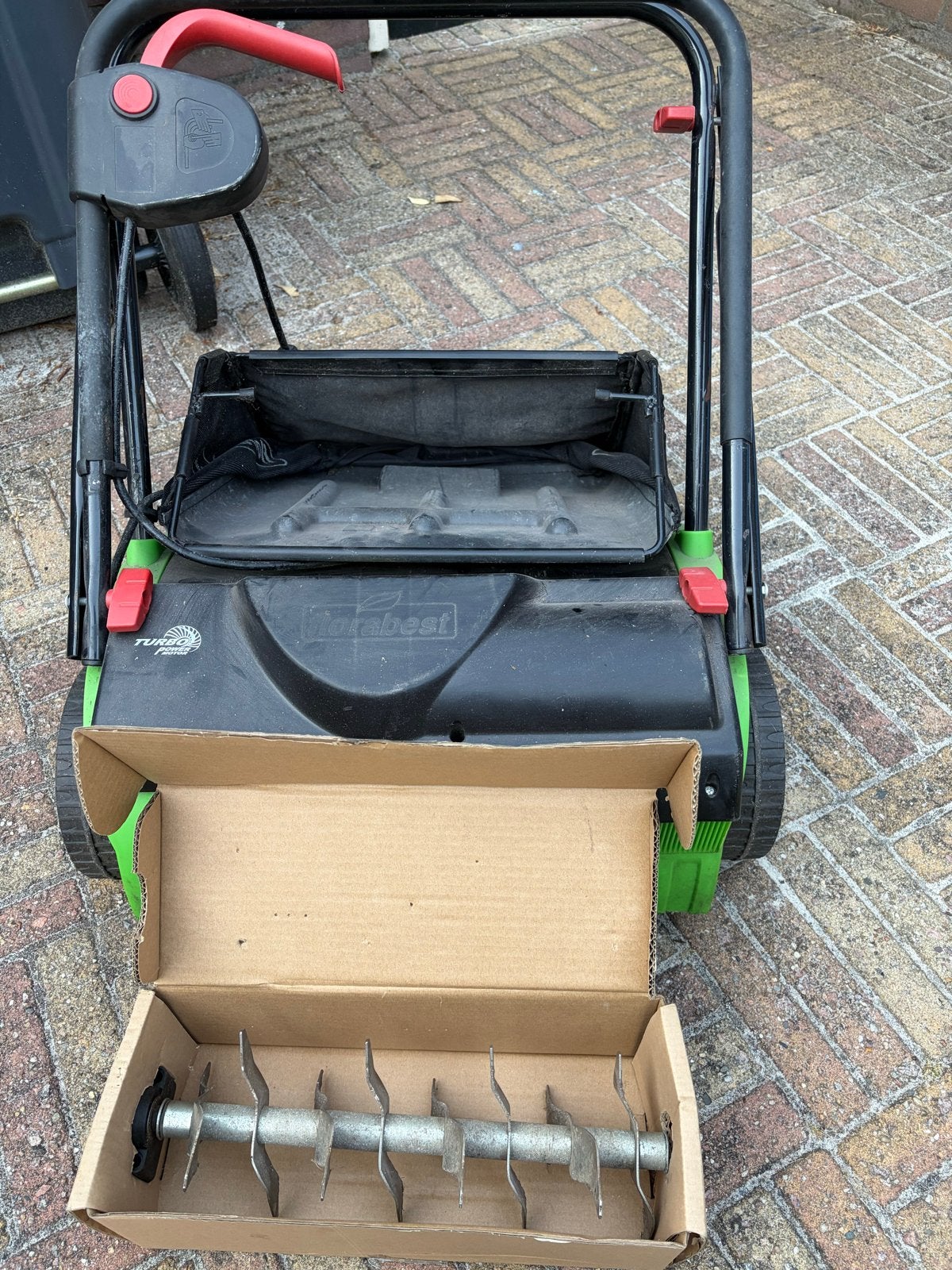 Elektrische verticuteermachine en beluchter, Ophalen, Gebruikt, Elektrische grasmaaier, Opvangzak