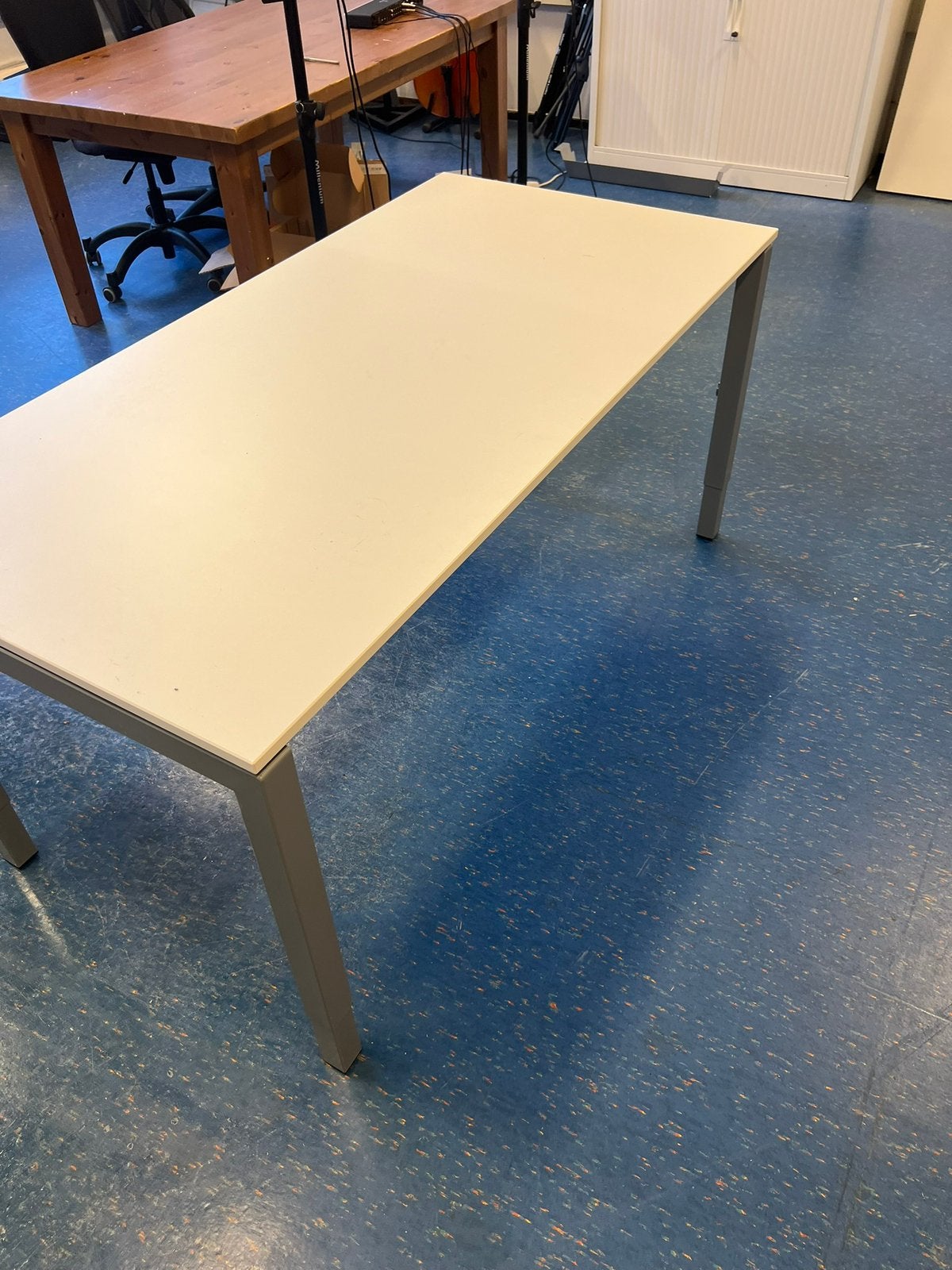 Kantoor bureau verstelbarepoten, Ophalen, In hoogte verstelbaar, Zo goed als nieuw