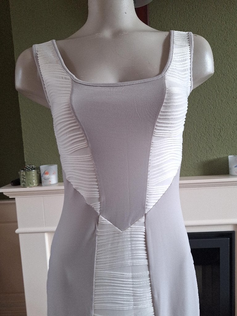 Eroke crème grijs nieuw body cocon jurk IT 42 NL 38, Maat 38/40 (M), Verzenden, Wit, Zo goed als nieuw