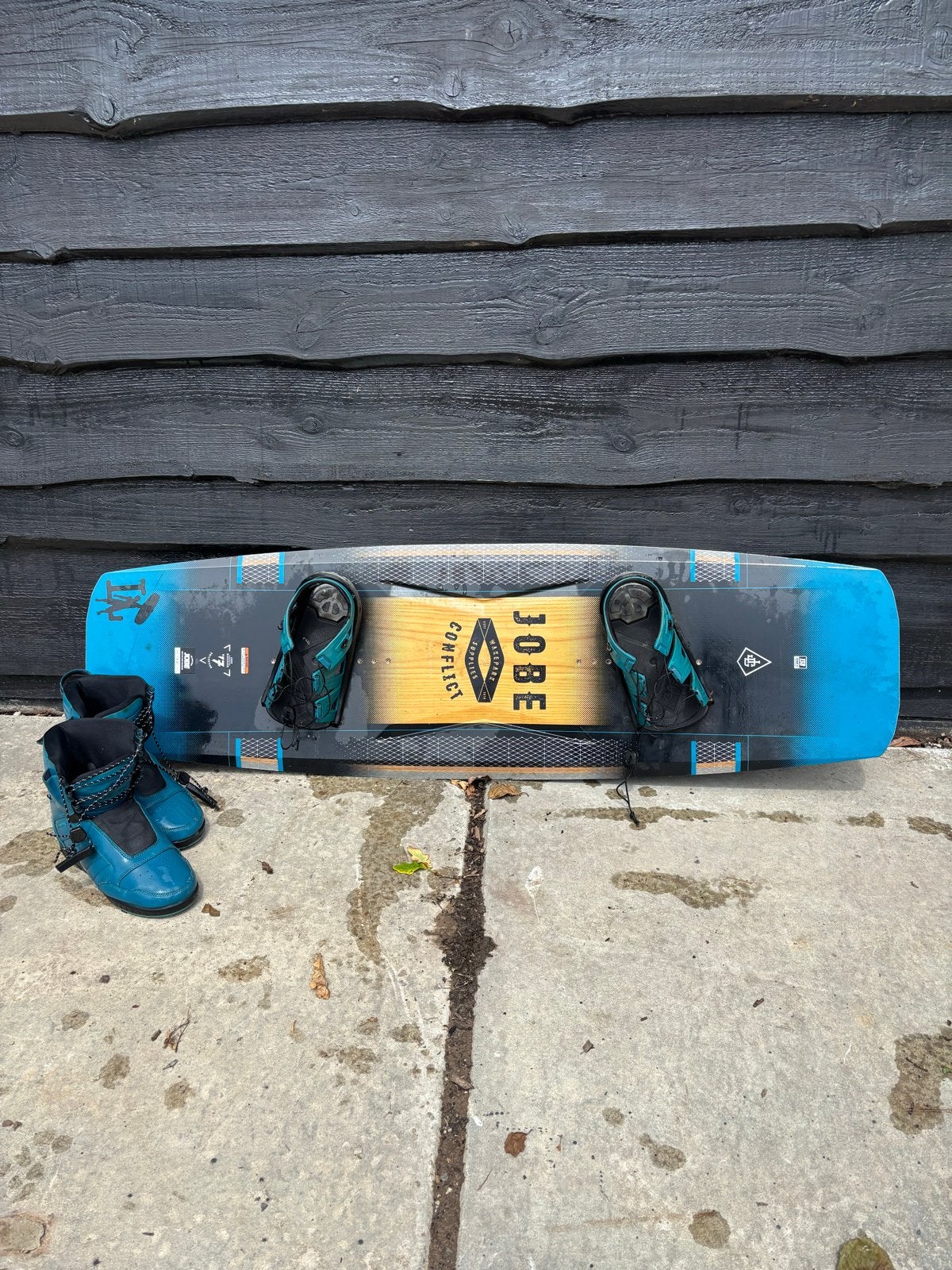 Jobe Conflict Wakeboard 138 met bindingen (maat 41-42), Ophalen, Gebruikt, Board en Schoenen