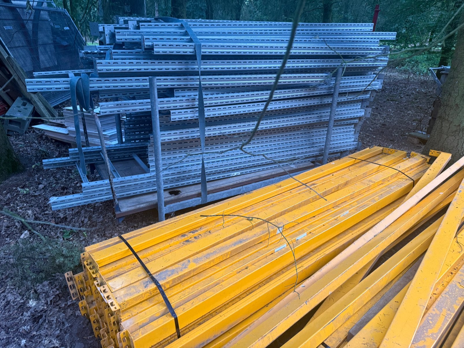 Banden stelling / smalle garage stelling, Ophalen, Zo goed als nieuw, Minder dan 180 cm, Palen