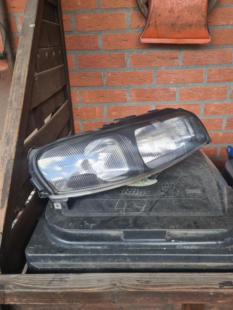 Koplamp Volvo V70   (rechts passagier zijde), Ophalen of Verzenden, Gebruikt, Volvo