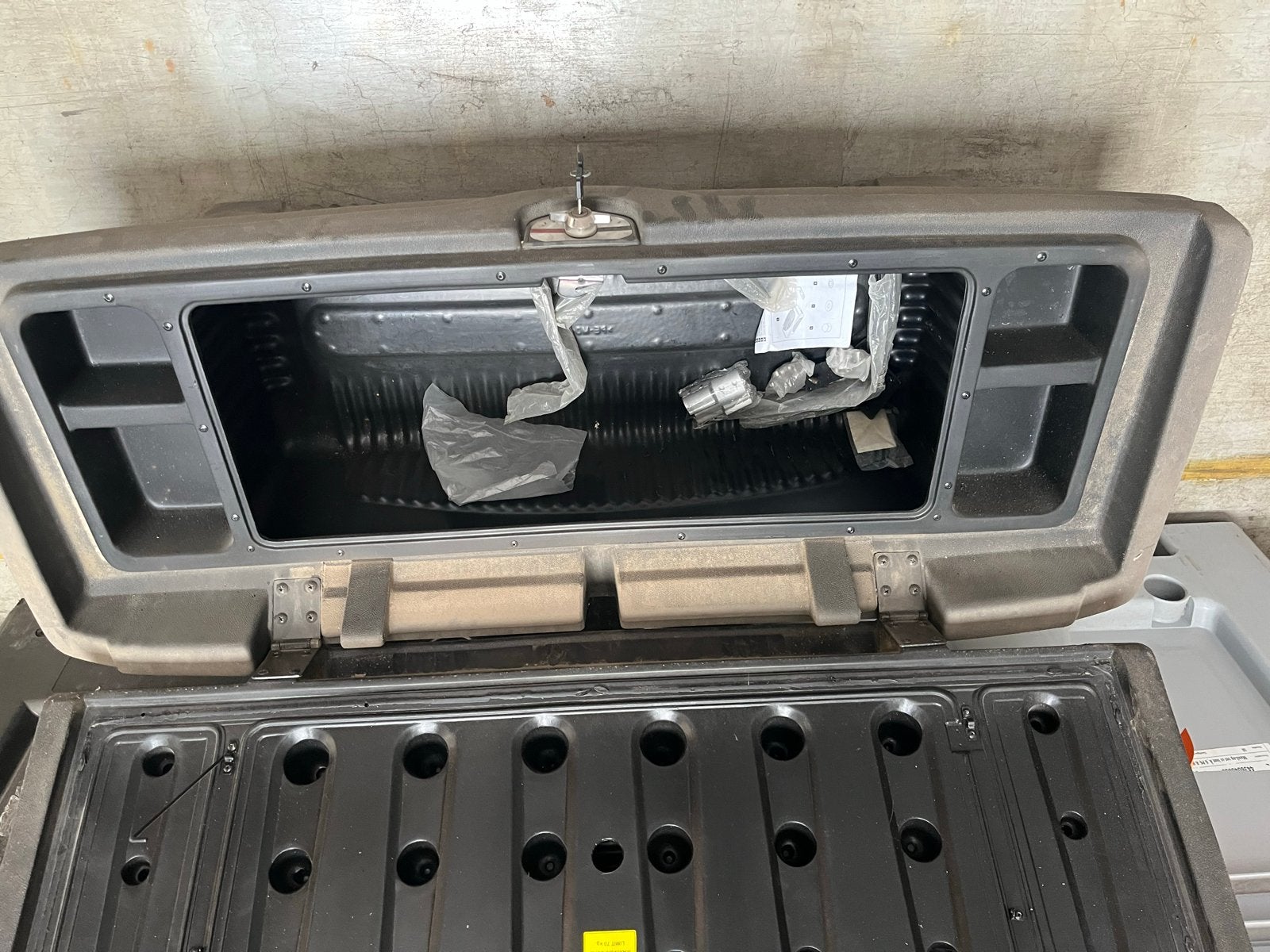 Nieuwe Kist Nissan Pickup Navara incl. Sleutels en Beugel, Ophalen, Nieuw, Nissan