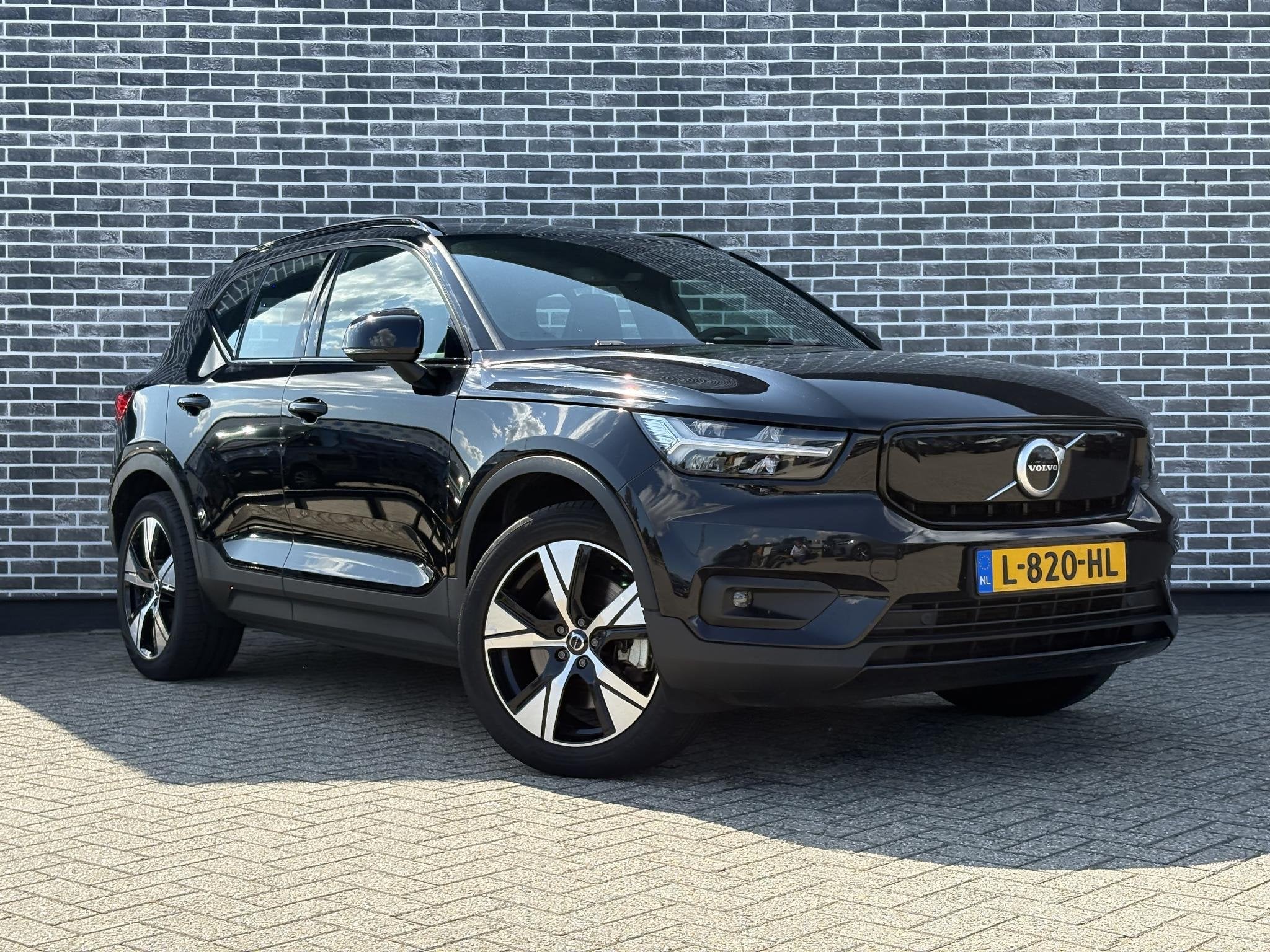 Volvo XC40 Recharge P8 AWD R-Design | Warmtepomp | Achteruit, Auto's, Volvo, 12 maanden, Gebruikt, Zwart, Origineel Nederlands