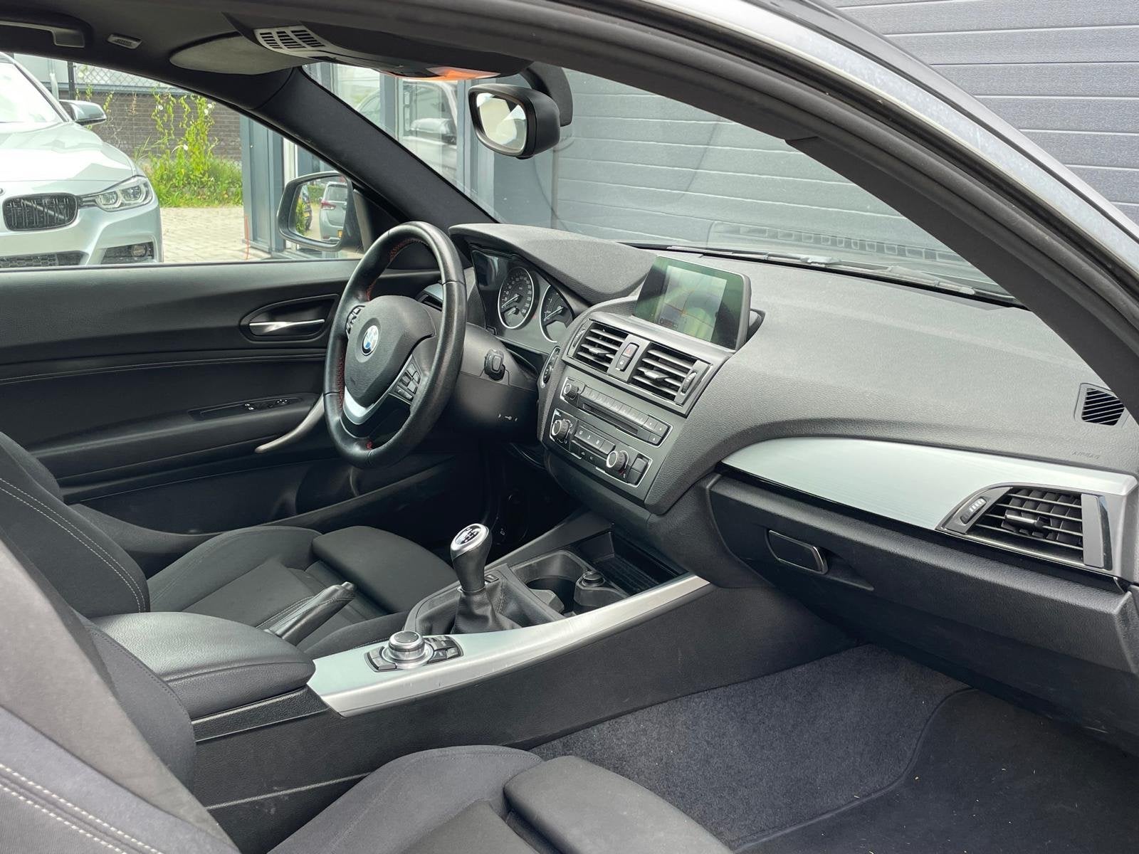 BMW 1-serie 116i EDE Business Sport / APK / LAGE KM / NAVI, Auto's, BMW, 1-Serie, Gebruikt, Euro 6, 4 cilinders
