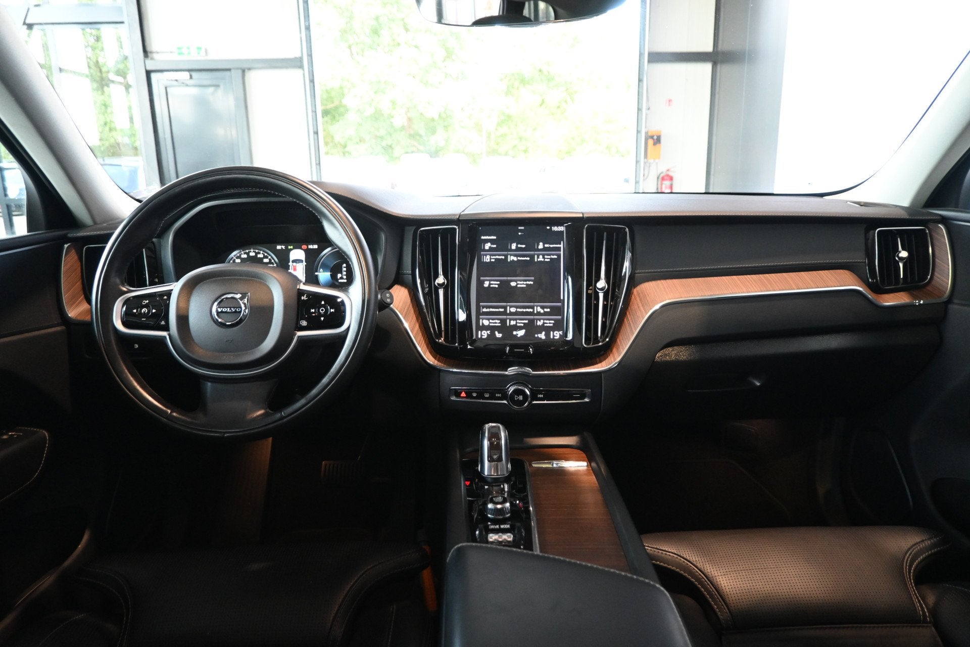 Volvo XC60 2.0 T8 Twin Engine AWD Inscription Harman/Kardon, Gebruikt, 4 cilinders, 2039 kg, Bedrijf