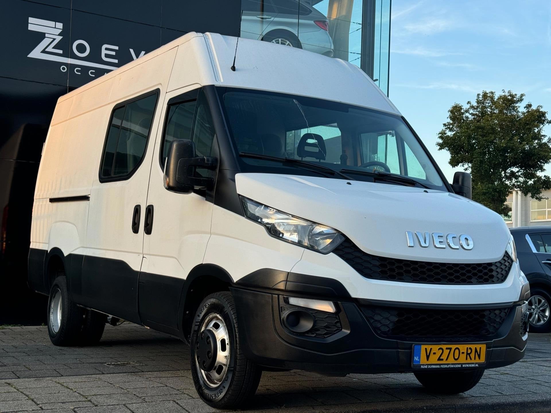 Iveco Daily 35C13V 2.3 352 H2 L DC 7 pers., Auto's, Bestelauto's, 127 pk, Euro 5, Gebruikt, Zwart