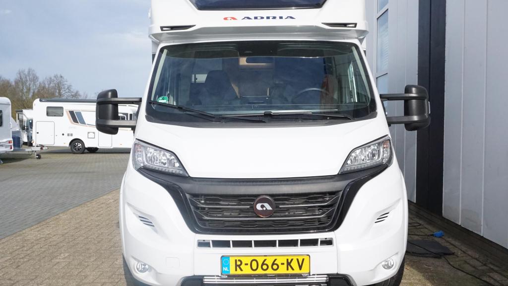 Adria Coral Plus 670 SL AUT/HEAVY/LVL SYSTEEM, Caravans en Kamperen, Campers, Automaat, Ringverwarming, Fiat, 7 tot 8 meter