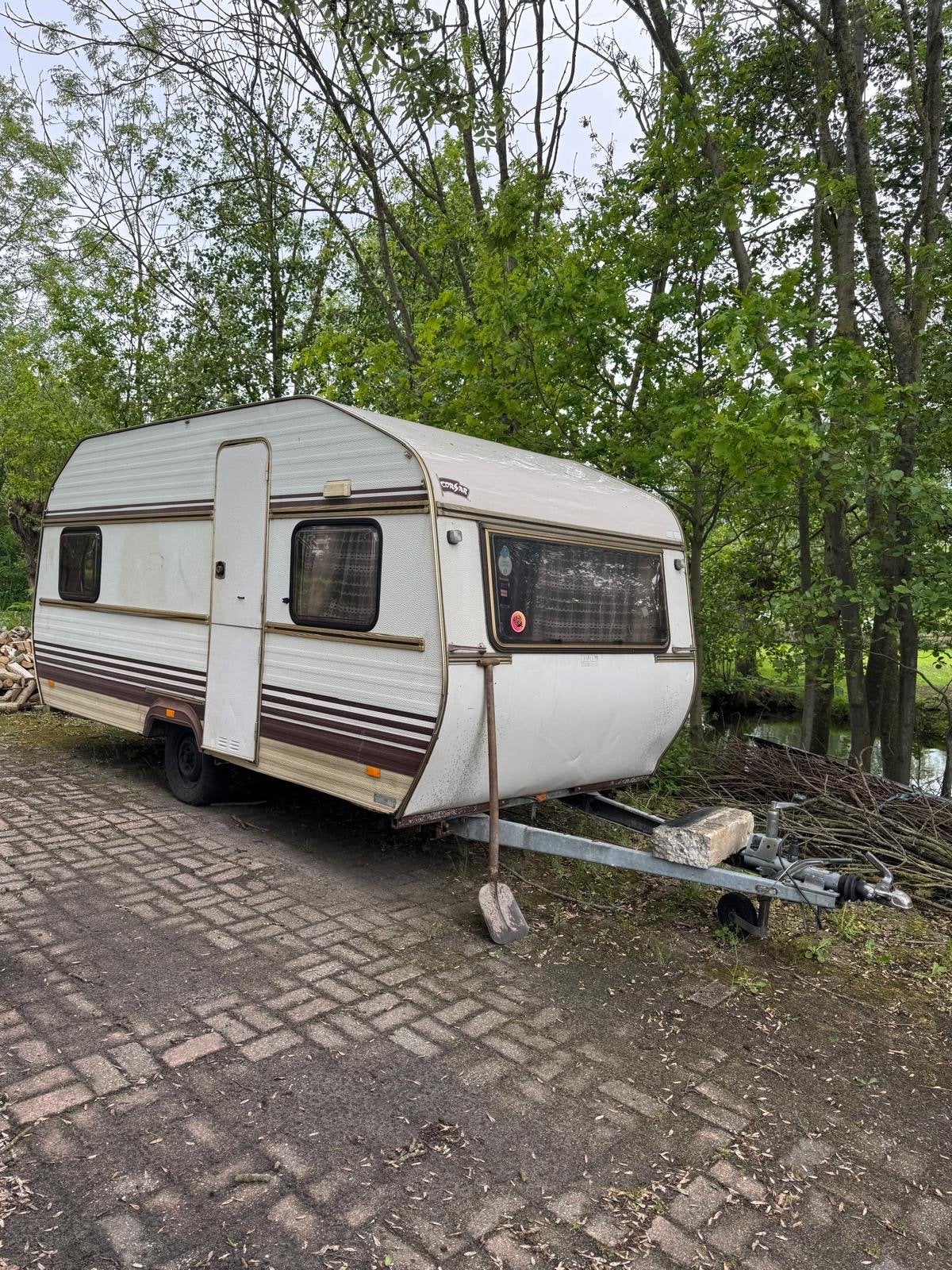 Festival caravan Corsar met 6 slaapplekken en rondzit, Overige merken, Rondzit, Omvormbare zithoek, 750 - 1000 kg