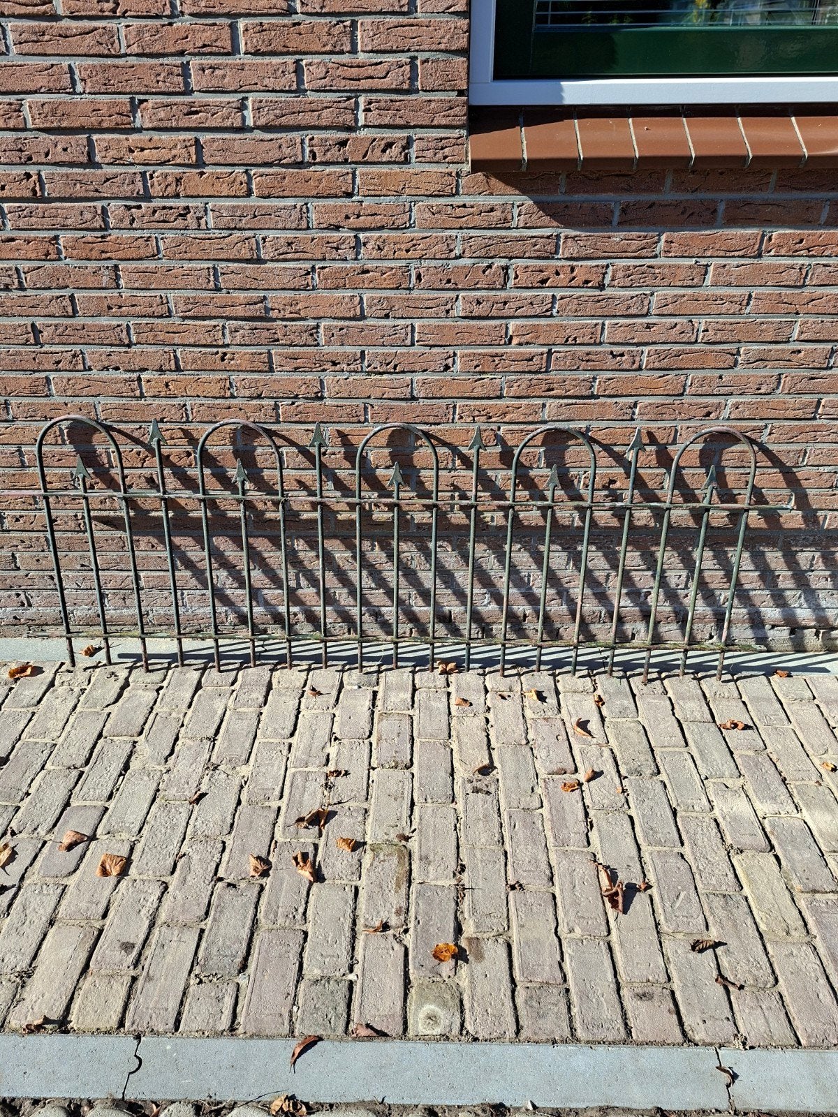 IJzeren sierhekwerk met looppoortje, Ophalen, Met poort, Gebruikt, Sierhekwerk
