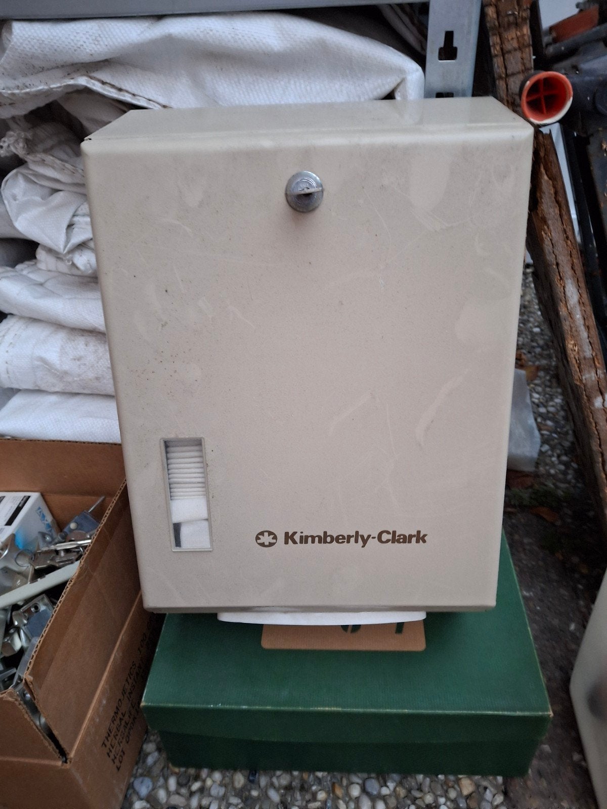 Kimberly-Clark dispenser - 26x40x11 cm, Ophalen, Gebruikt